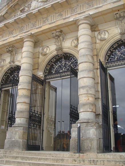 Restitution de la grille centrale de la faade Nord du Chteau finance par l'Association des Amis de Vaux-le-Vicomte